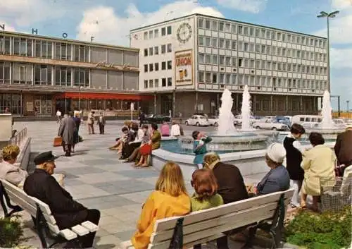 Ansichtskarte, Kassel, Bahnhofsvorplatz, belebt, um 1975