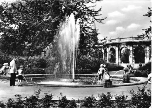 AK, Berlin Friedrichshain, Partie am Märchenbrunnen, Vers. 1, 1957