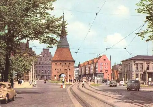 Ansichtskarte, Rostock, Partie am Steintor, belebt, 1965