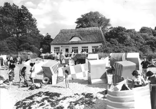 AK, Insel Poel, Schwarzer Busch, Strandhalle, belebt, 1982