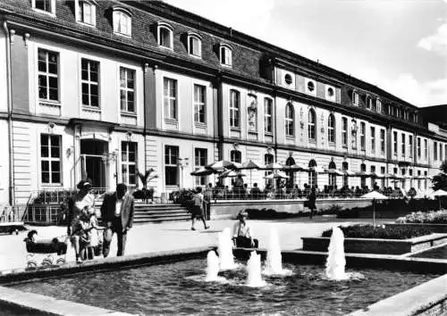 Ansichtskarte, Berlin Mitte, Operncafé mit Anlagen, belebt, 1968