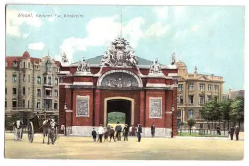 AK, Wesel, Berliner Tor, Westseite, belebt, 1911