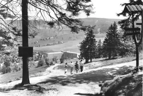 AK, Kurort Oberwiesenthal Erzgeb., Blick vom Eckbauer zum FDGB-Heim, 1979