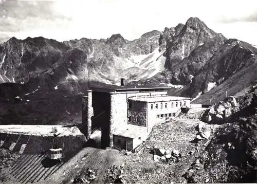 AK, Tatry, Tatra, Stancji kolejki linowej z widok na Swinice, Seilbahn, um 1970