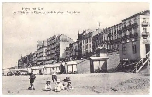 AK, Heyst-sur-Mer, Les Hôtels sur la Digue, Partie de la plage. Les cabines 1905