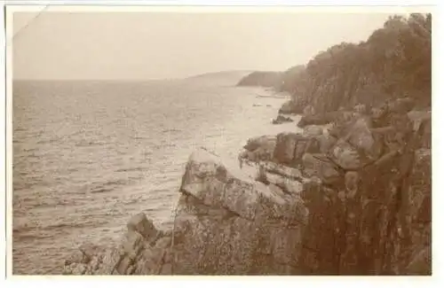 Foto im AK-Format, Insel Bornholm, Heiligdommen, Klippen, um 1930