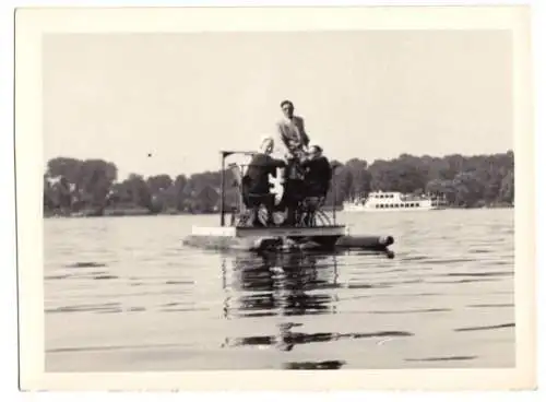 Echtfoto, Berlin Zehlendorf, Tretboot auf dem Stölpchensee, 1950