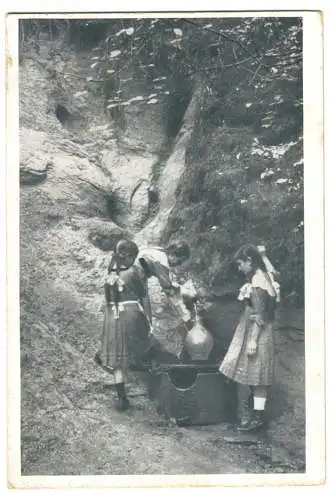 AK, Neustadt an der Weinstraße, Hellerplatzhütte, Mädchen an Quelle, um 1920