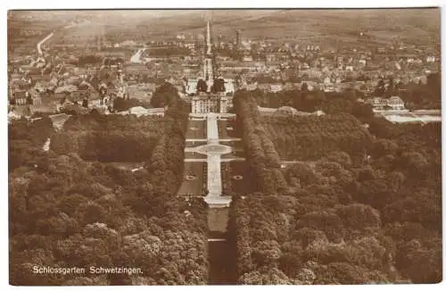 AK, Schwetzingen, Blick vom Schloßgarten zur Stadt, Luftbildansicht, 1927