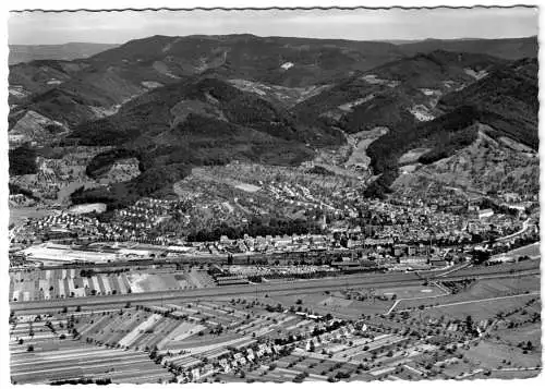AK, Gengenbach Schwarzwald, Luftbild mit Eisenbahnlinie, Version 1, 1965