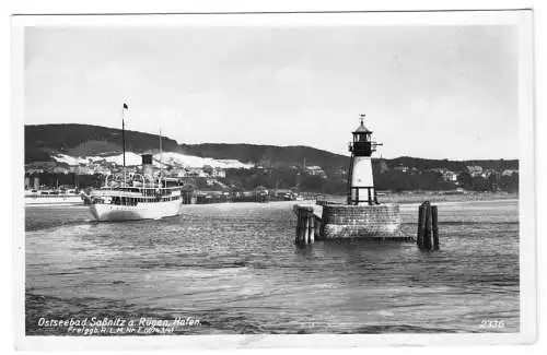 AK, Saßnitz Rügen, Hafeneinfahrt mit Leuchtfeuer und Dampfer Rugard, 1941