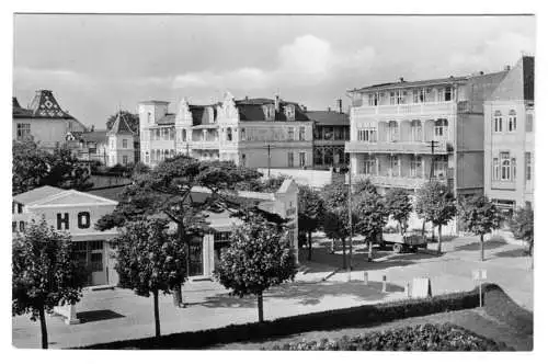 AK, Binz auf Rügen, Strandpromenade Ecke Hauptstr., HO-Einkaufsstätte, 1960