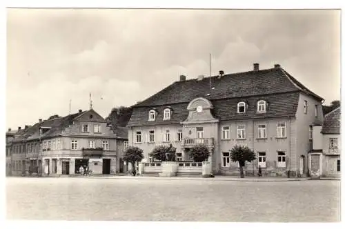AK, Reuterstadt Stavenhagen, Marktplatz mit "Reuter Museum", 1956