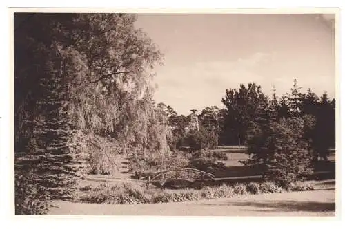 Foto im AK-Format, Seebad Ahlbeck auf Usedom, Parkanlge mit Denkmal, um 1930