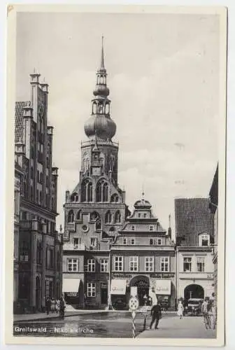 AK, Greifswald, Straßenpartie mit Blick zur Nikolaikirche, 1933