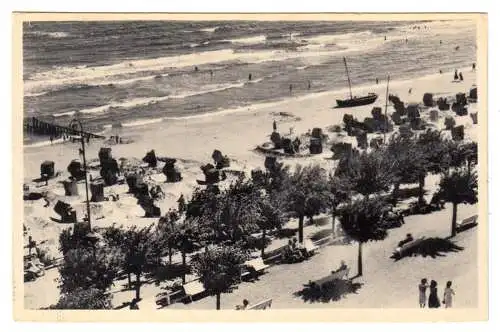 AK, Seebad Ahlbeck auf Usedom, Blick auf Promenade und Strand, 1954