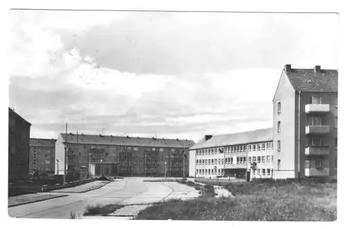 AK, Ueckermünde, Geschwister-Scholl-Str. mit Max-Matern-Oberschule, 1970