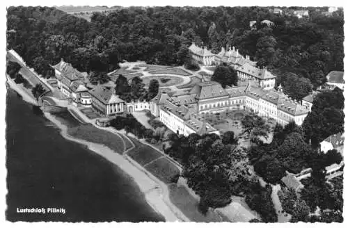 AK, Dresden, Lustschloß Pillnitz, Luftbildansicht, 1957