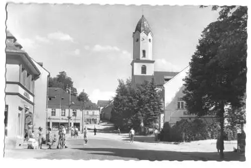 AK, Radiumbad Brambach, Karl-Liebknecht-Platz und ev.-luth. Kirche, 1957