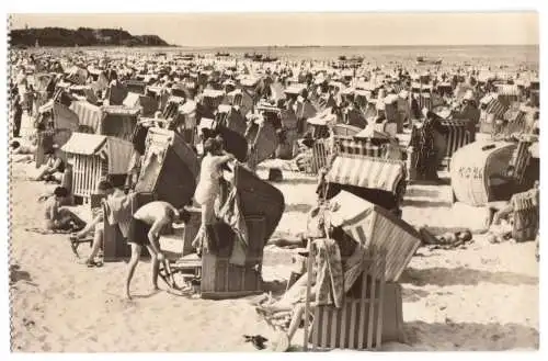 AK, Seebad Ahlbeck Usedom, Strand belebt, 1968