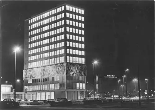 AK, Berlin Mitte, Haus des Lehrers, Nachtansicht, 1966