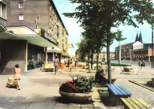 AK, Frankfurt Oder, Karl-Marx-Straße, belebt, V.3, 1970