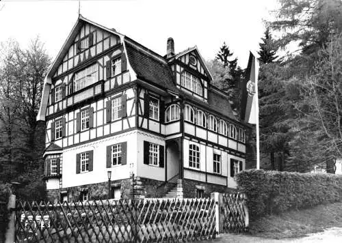 AK, Gräfenroda Kr. Arnstadt, Jugendherberge "Olga Benario", beflaggt, 1980