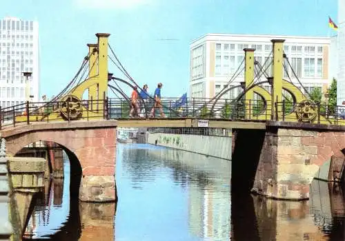 AK, Berlin Mitte, Jungfernbrücke, belebt, 1984