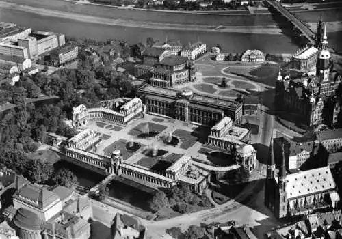 AK, Dresden, Zwinger und Theaterplatz, Luftbild, vor 1945 - Reprint 1979