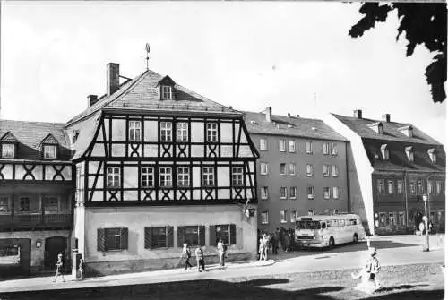 AK, Zwönitz Erzgeb., Am Hotel Roß, belebt, Bus, 1978