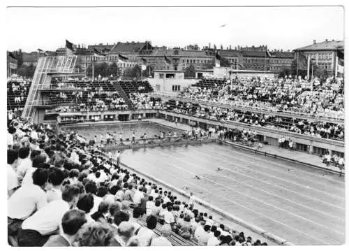 AK, Leipzig, Schwimmstadion, belebt, 1969