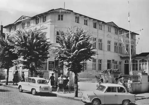 AK, Göhren Rügen, FDGB-Erholungsheim "Strandeck", belebt, Pkw, 1965