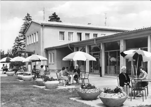 AK, Klink Kr. Waren Müritz, FDGB-Urlaubersiedlung, Terasse a.d. Wandelhalle 1967