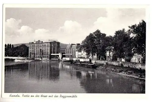 AK, Hameln, Partie an der Weser mit Roggenmühle, um 1955
