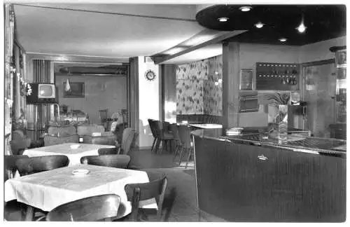 AK, Neukirchen Knüllgeb., Gästehaus Markl, Gastraum mit Tresen, um 1962