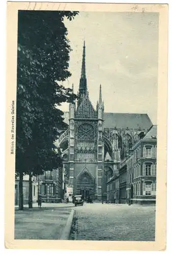 AK, Arniens, La Cathédrale, Porte laterale, Straßenpartie mit Kathedrale, 1937