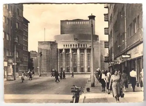 AK, Berlin Mitte, Luxemburgstr. belebt, mit Blick zur Volksbühne, 1957