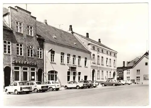AK, Krakow am See, Kr. Güstrow Meckl., Marktplatz mit Sparkasse, 1981