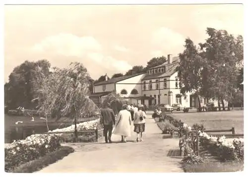 AK, Krakow am See, Kr. Güstrow Meckl., Seepromenade mit Seehotel, 1967