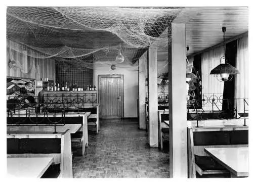 AK,   Sternberg Meckl., Konsum - Strandgaststätte, Fischerkate, Gastraum, 1972