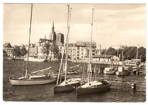 AK, Stralsund, Teilansicht vom Wasser aus, 1970