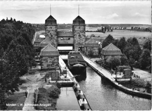 AK, Minden Westf., Schleusen-Anlagen mit Binnenschiff, 1959