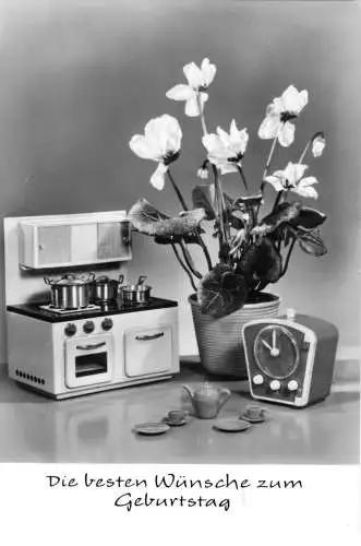 Ansichtskarte, Geburtstag, Geburtstagstisch, Blume und Mädchen-Spielzeug, 1974