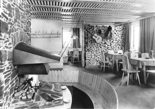 AK, Neuhaus am Rennweg, "Rennsteigbaude", Gastraum, 1971