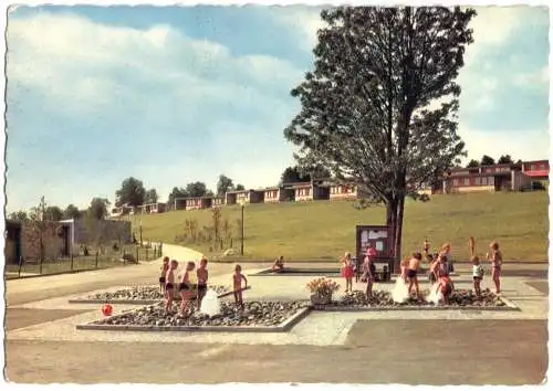 AK, Grafenau Bayer. Wald, Berliner Feriendorf, Teilansicht belebt, um 1970