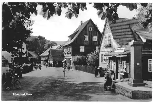 AK, Altenbrak Harz, Straßenpartie mit Kurverwaltung, belebt, 1962