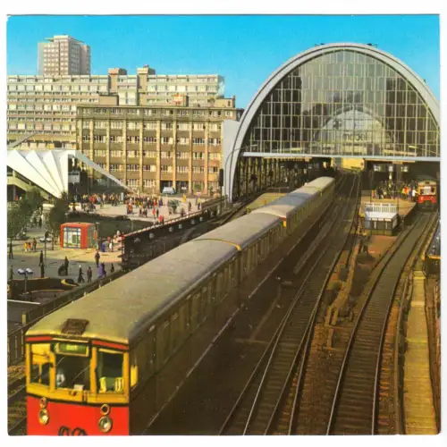 AK, Berlin Mitte, Bahnhof Berlin Alexanderplatz, S-Bahn-Zug, 1978
