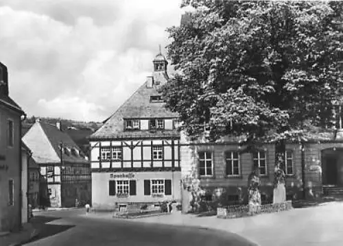 AK, Geising Erzgeb., Rathaus und Zentralschule, 1966