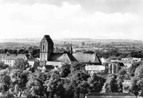 AK, Güstrow, Teilansicht mit Blick zum Dom, 1967