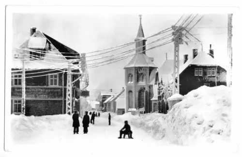 AK, Neustadt Rstg., winterl. Straßenansicht, 1955